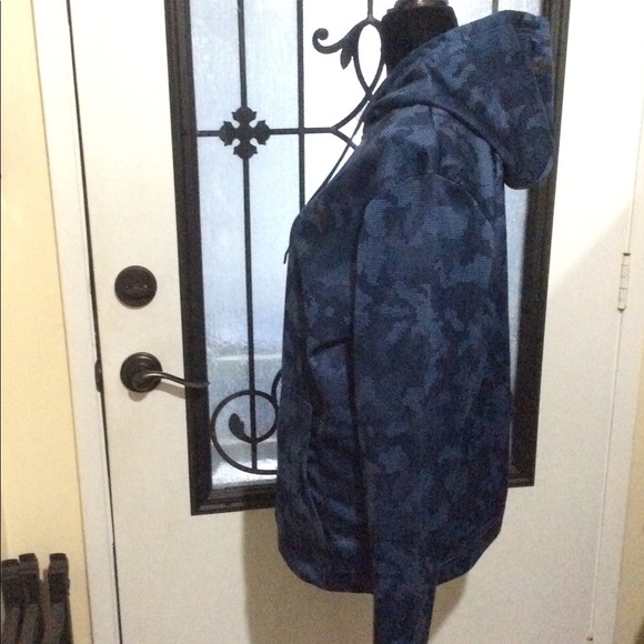 Unisex Under Armour Coldgear digital camo hoodie - Picture 2 of 6